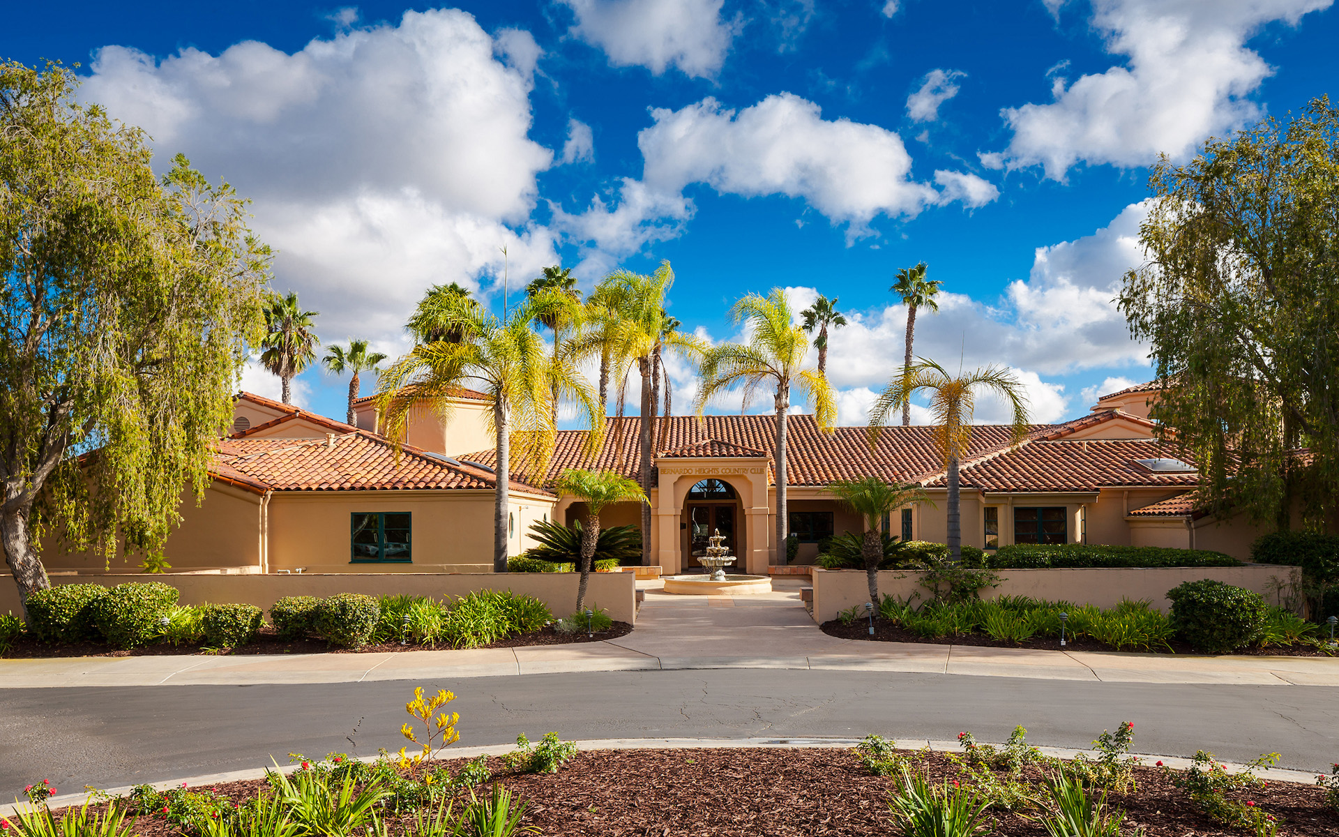 Front entrance to a golf clubhouse on a sunny day